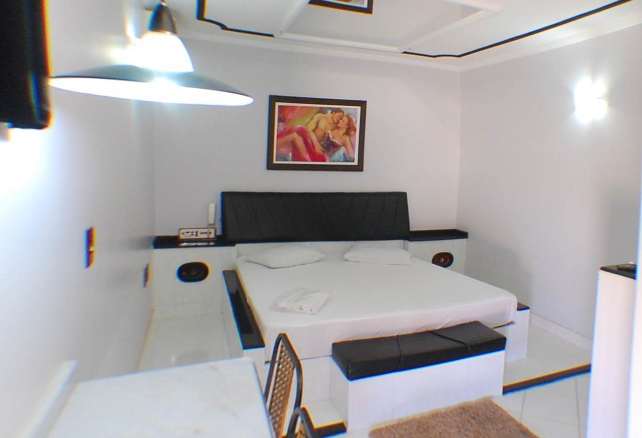 Castellu'S (Adults Only) Hotell Pirassununga Exteriör bild