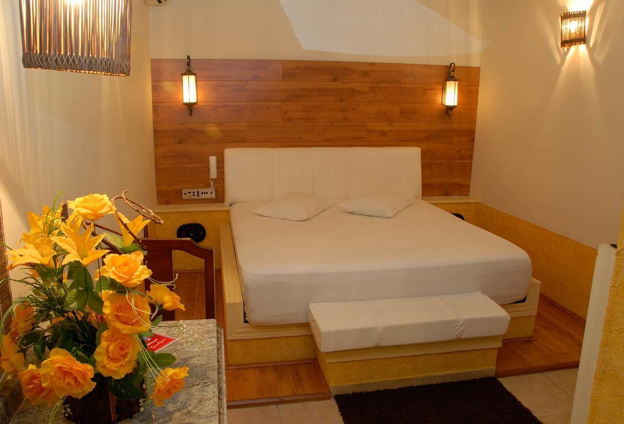 Castellu'S (Adults Only) Hotell Pirassununga Exteriör bild