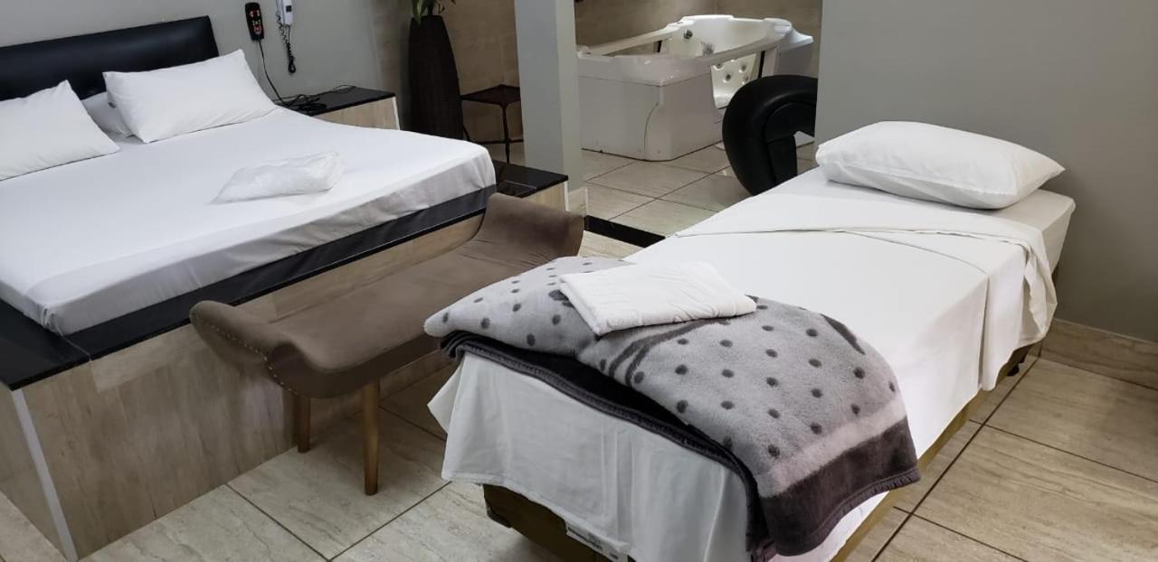 Castellu'S (Adults Only) Hotell Pirassununga Exteriör bild